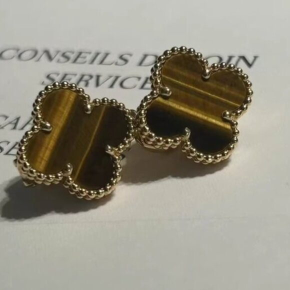 an earrings - Picture 2 of 5